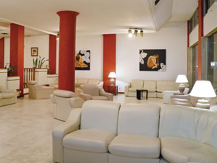 Hotel Morales Сан-Клементе-дель-Тую Экстерьер фото